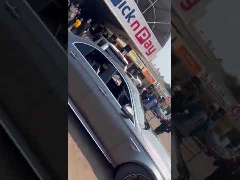 vehicle parking itself without driver..          E63 AUTO PARKING FEATURE in south Africa 🌍