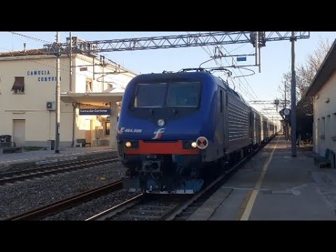 I treni di una domenica invernale a Camucia-Cortona