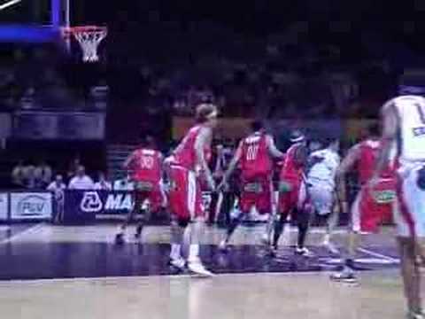 29 23-02-08 BCO-Charleroi - Score en fout op Chuck Davis.mpg