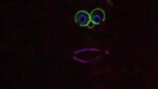 preview picture of video 'Glow Stick Ring Face'