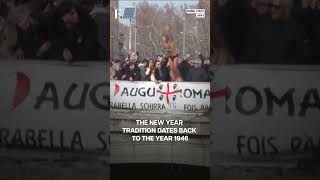 Download lagu Italy: Divers Plunge Into River Tiber To Welcome New Year | N18G mp3