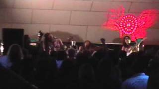 Shonen Knife - Devil House (live)