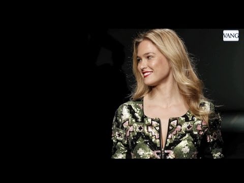 download lagu mp3 mp4 Bar Refaeli Barcelona, download lagu Bar Refaeli Barcelona gratis, unduh video klip Bar Refaeli Barcelona