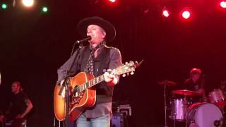 Kiefer Sutherland band playing Can't Stay Away at the Roxy