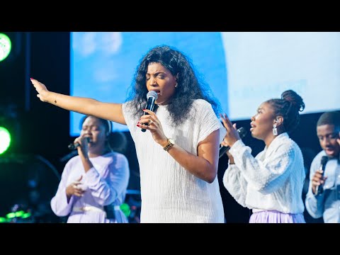 🎶 MAINS LEVÉES, CŒUR OUVERT/ ADONAÏ/ PARAKLETOS | IGC - Cassi KALALA TSHIMPI