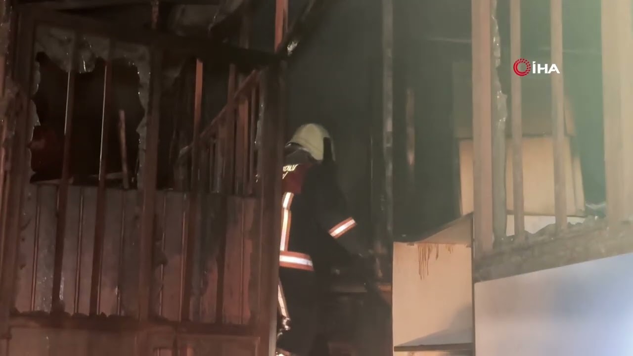 Gece saatlerinde mobilya atölyesi yandı