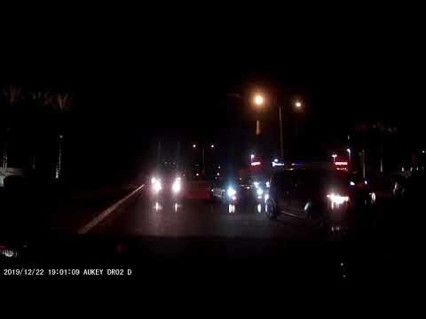 2019 1222 185900 022B another car stopping at a green light