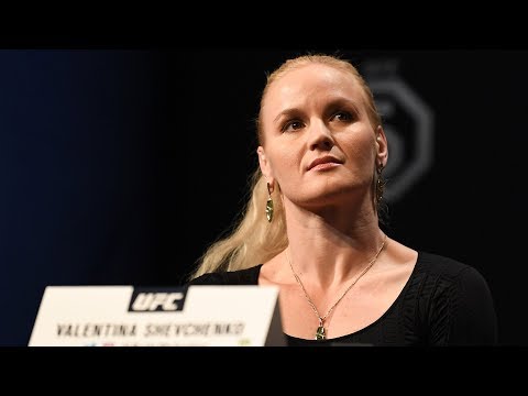 La conférence de presse après combat de l'UFC 238