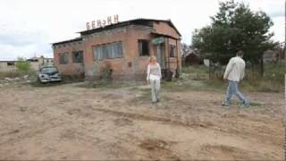 Роман Каримов на съемочной площадке репетирует с актрисой