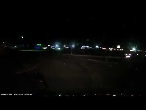 PACCAR trucker doesn't yield at roundabout