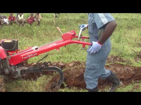 Rwanda: Uko bahingisha imashini nto (Power tiller)