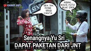 Download lagu Yu Sri dapat paketan Mesterius Part1 - endingnya bikin ngakak mp3 Download lagu Yu Sri dapat paketan Mesterius Part1 - endingnya bikin ngakak mp3