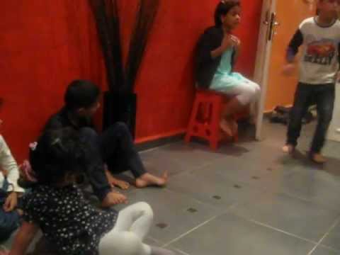 Les cousins (Bouchikhi) chantent Toyur eljana a Oran 2011