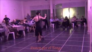 YANINA FAJAR y DEMIAN GARCIA bailando el tango CANTEMOS CORAZON en FLOREAL MILONGA