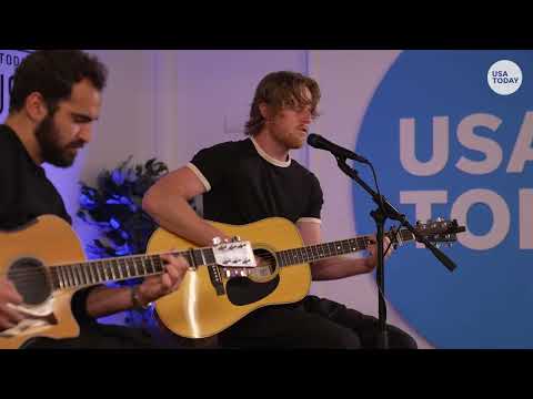 Matt Hansen performs 'yellowstone (holding you)'