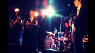 Stephanie Manns - Glasgow - King Tuts - Crying (cover) Madison Violet - 01/10/12