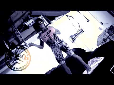 AMAZING FEMALE BODYBUILDING Muscle Bicep Girl If Nicki Minaj can maybe I can too