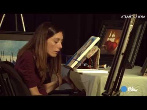 Уникално: Парализирана художничка създава уникални картини с уста