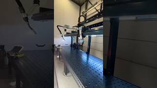 The future of manufacturing is on track with our cobot solution! 🦾