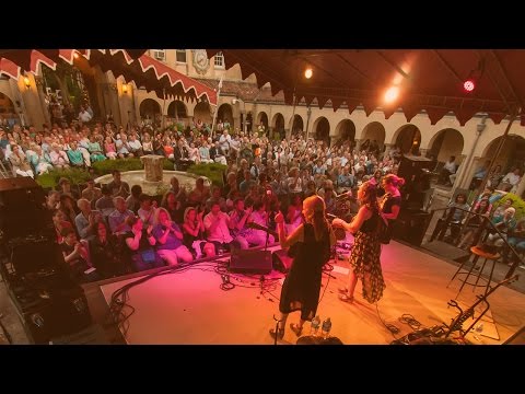 Sara Watkins, Sarah Jarosz, Aoife O'Donovan - I'm With Her