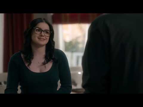 Alex Finds a Hot New Assistant  Modern Family S11 1080p