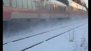 preview picture of video 'InterCity 71 passes Peltosalmi @ 130 km/h'