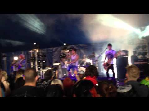 Strangle Kojak - Download Festival 2012 - Intro & Fuzzy Stuff