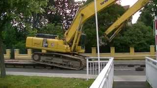 preview picture of video 'Baggerarbeiten mit Komatsu PC350LC Longreach am Hauptkanal in Papenburg (Ems)'