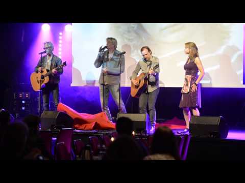 Artisterna i julshowen klara