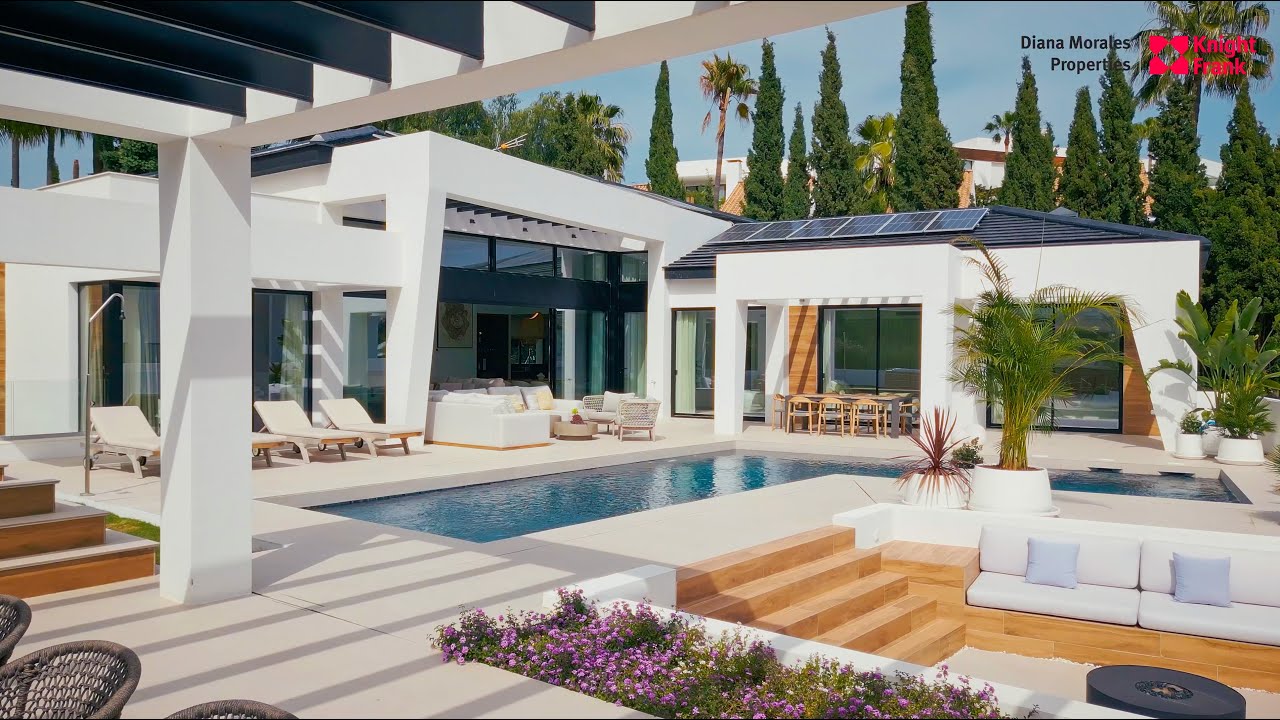 Villa for sale in Los Naranjos Golf, Nueva Andalucia
