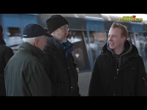 Äke knuffas ner på spåret Dramat fångat på film