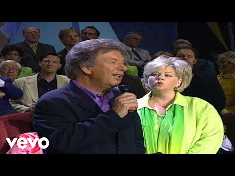 Bill & Gloria Gaither - Going Home [Live] ft. Bill Gaither, Tanya Goodman Sykes
