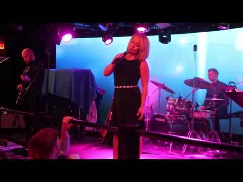 Heidi Pakarinen ja Karavaani - Soi maininki hiljainen @ Viking Mariella 5.1.2016