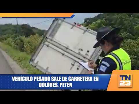 Vehículo pesado sale de carretera en Dolores, Petén