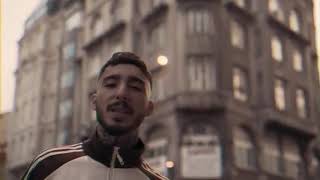 UZİ-Düş Yakamdan  fakat arkadaki aranjeyi şafak yapıyor.