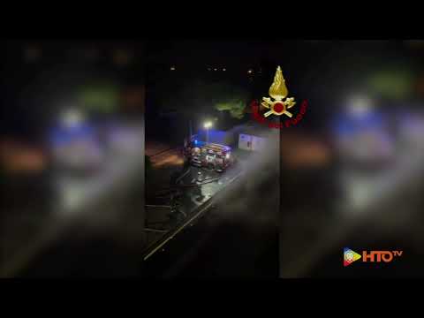 Prato - Vasto incendio divora un'azienda tessile - www.HTO.tv