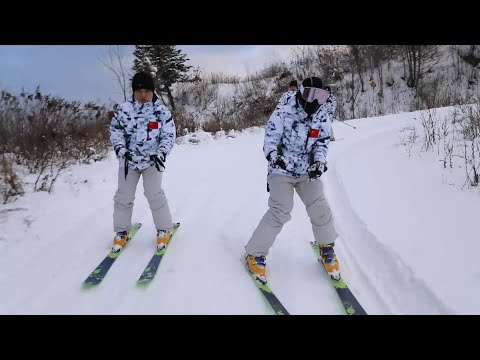 Forest police ski to patrol mountains in NE China