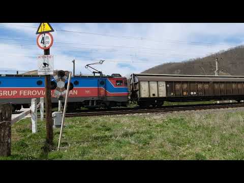 060 EA 723 / 40 723 - 9, cu un marfar GFR la intrare in Subcetate şi mecanic de treabă