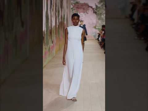 Victoria Fawole walking for Dior Haute Couture FW23 #dior #christiandior #runway #model #shorts