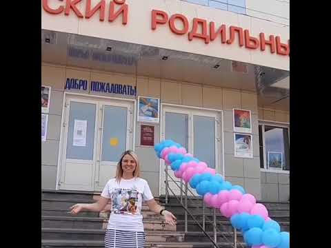 Ольга Беляева вручает постеры в родильные дома Астрахани. 1 июня 2021 года.
