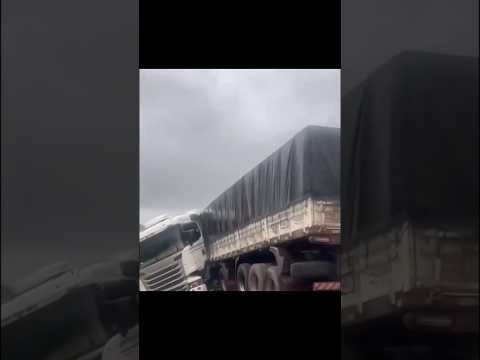 Buracos na BR-135 provocam acidente em São Mateus, no Maranhão