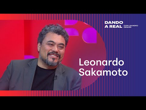 Jornalista Leonardo Sakamoto é o convidado do Dando a Real com Leandro Demori