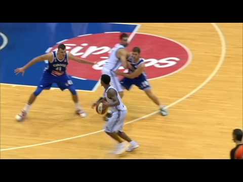 Lamont Jones makes assist despite having only one shoe! (Cibona - Mornar, 4.10.2016)