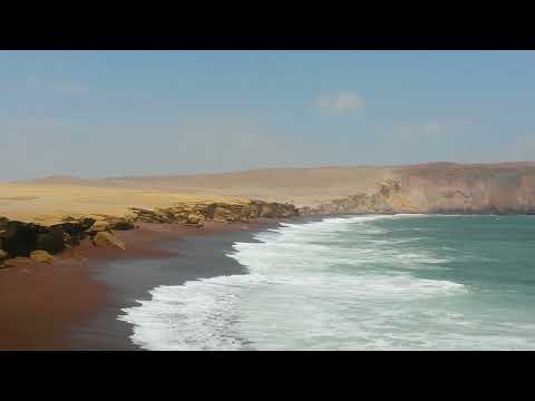 incredible empty beach, nearby Paracas in Peru, unglaublich schöner und natürlicher Strand