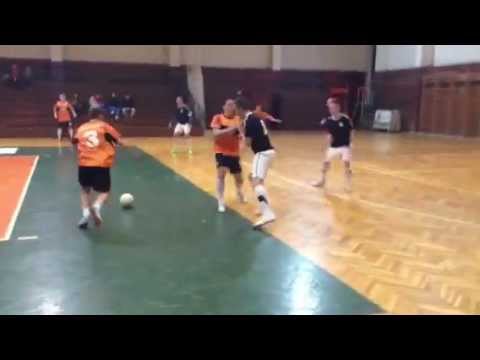 Zákrok Kalábera po strele Bahnu (21.kolo: SEMIC BRATISLAVA - Slov-Matic FOFO "B" 3:9)