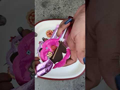 Unboxing rose shaped chocolate🍫🍫 🌹🌹rose shaped chocolate lollies 🍭🍭#chocolatelovers #chocolaty#tasty