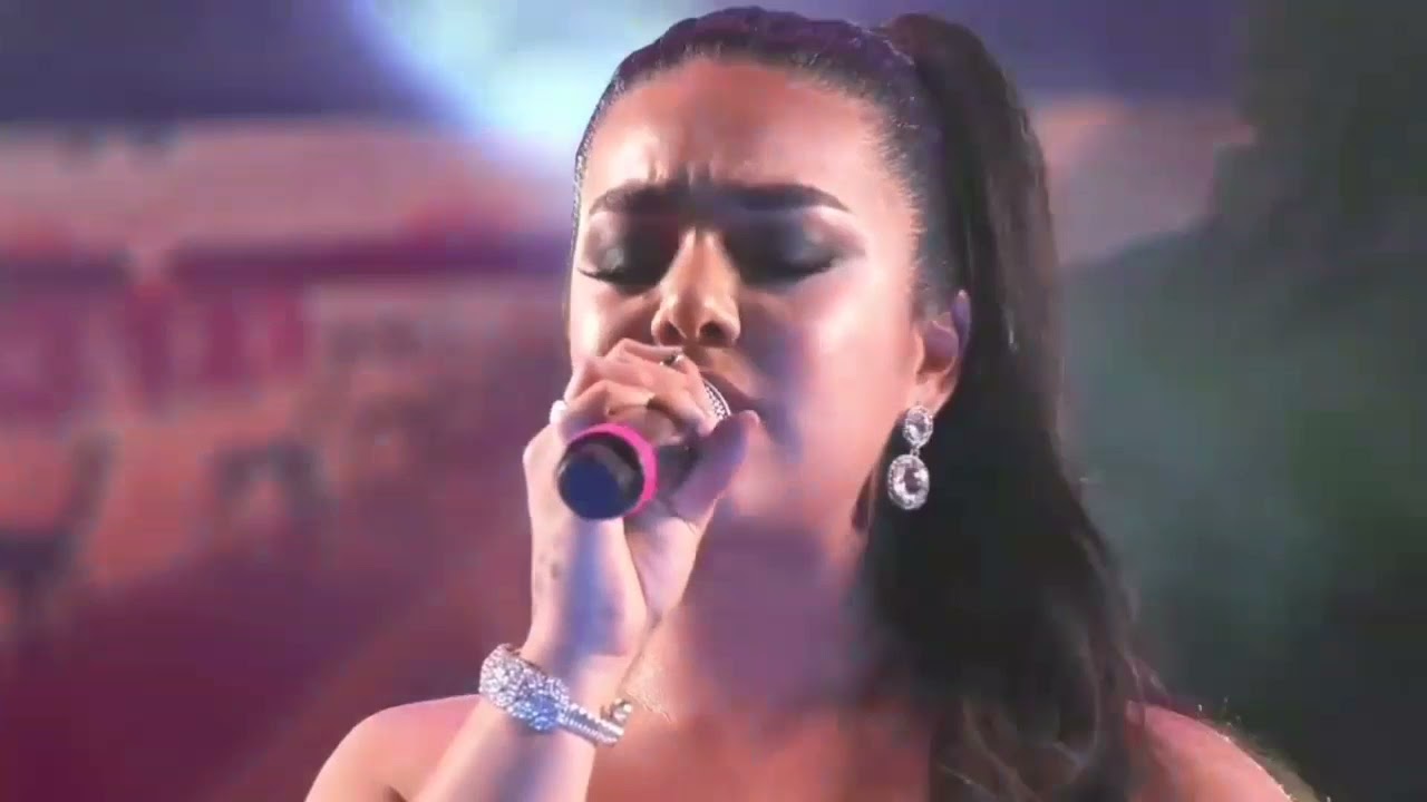 CANCION A MI MADRE - ANGELA LEIVA (HIPODROMO DE PALERMO 2021 )