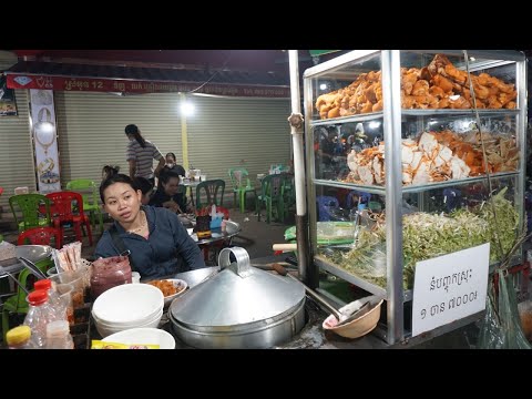 Amazing Khmer Noodle Boiled With Vietnam Soup @Chhbar Ampov Bridge - Night Street Food Scene in Town