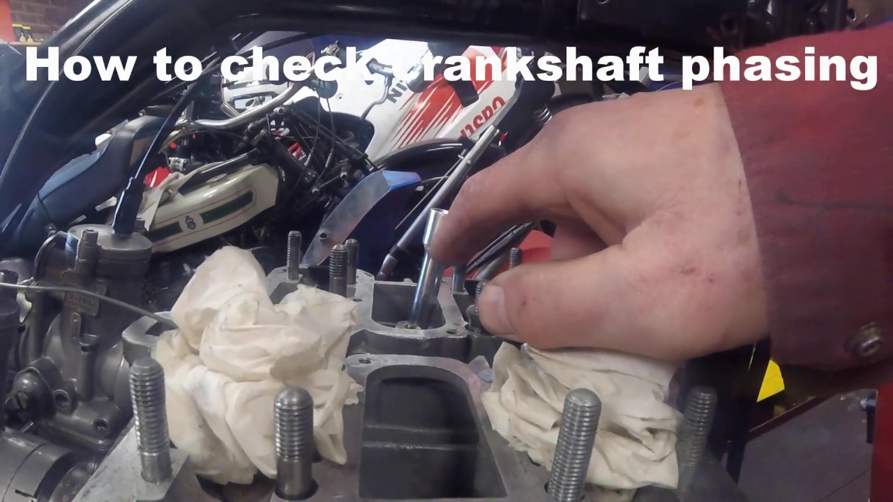 Checking that the crankshaft is not twisted (Montjuic)