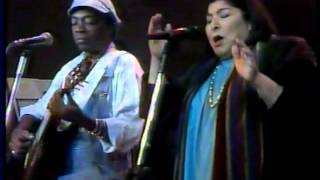 Video thumbnail of "Milton Nascimento e Mercedes Sosa (TV Globo, 1987)"